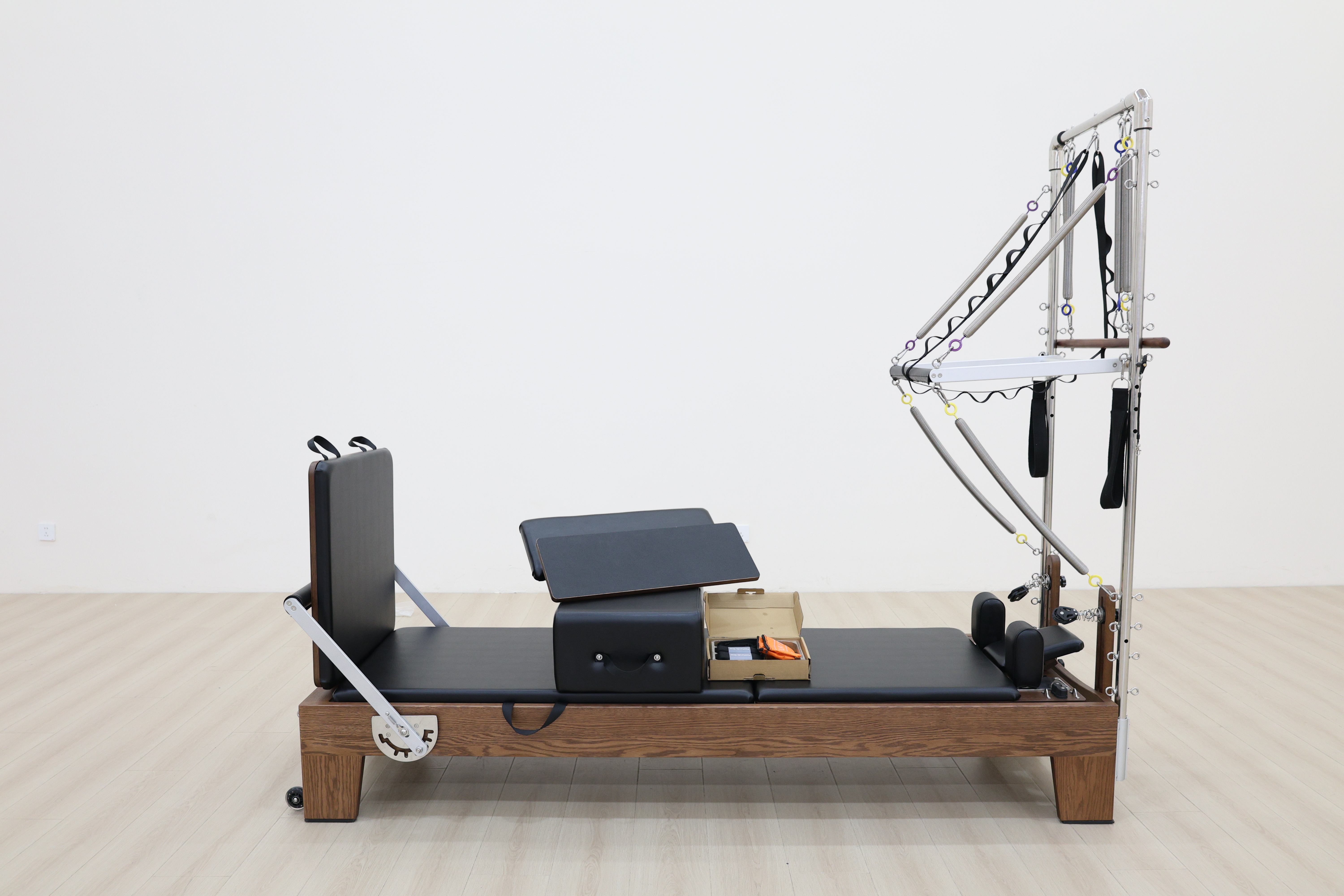 Red oak walnut semi-high reformer